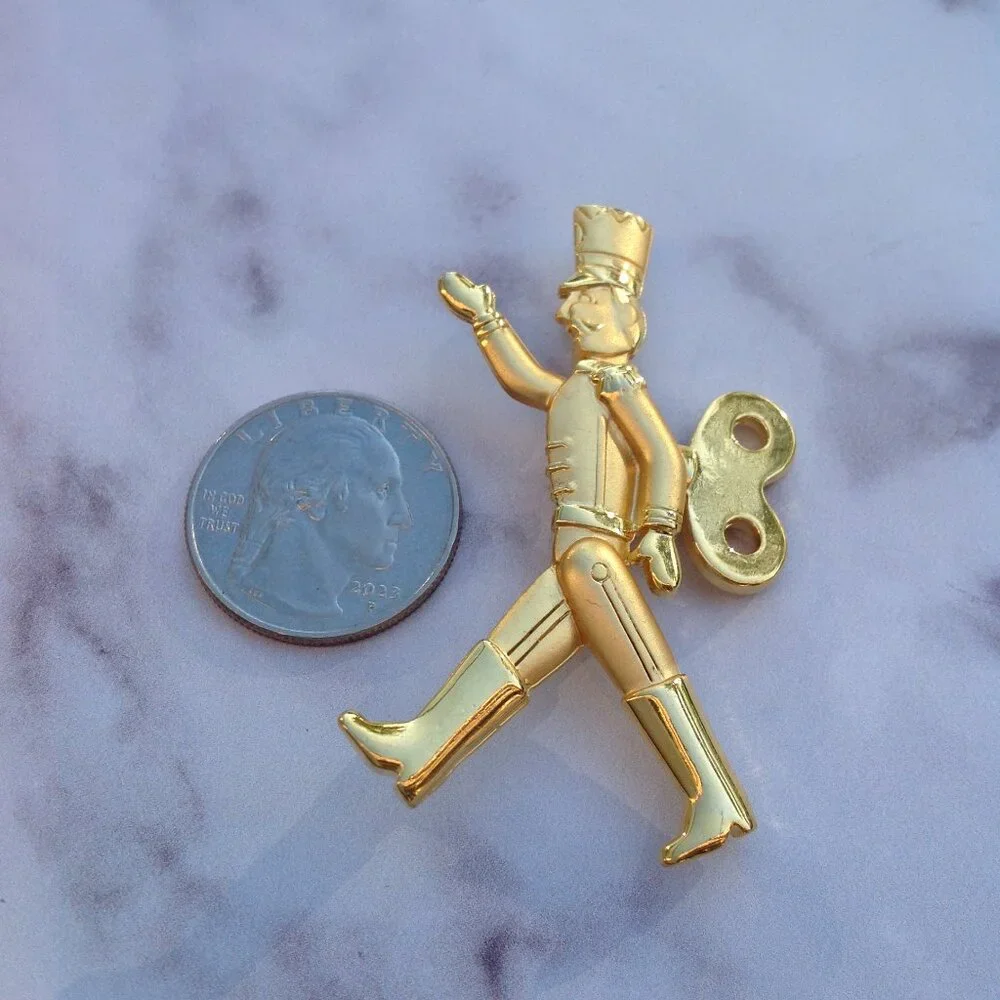 JJ Jonette Jewelry Gold Rhodium Plated BROOCH Toy Soldier in Full Regalia
